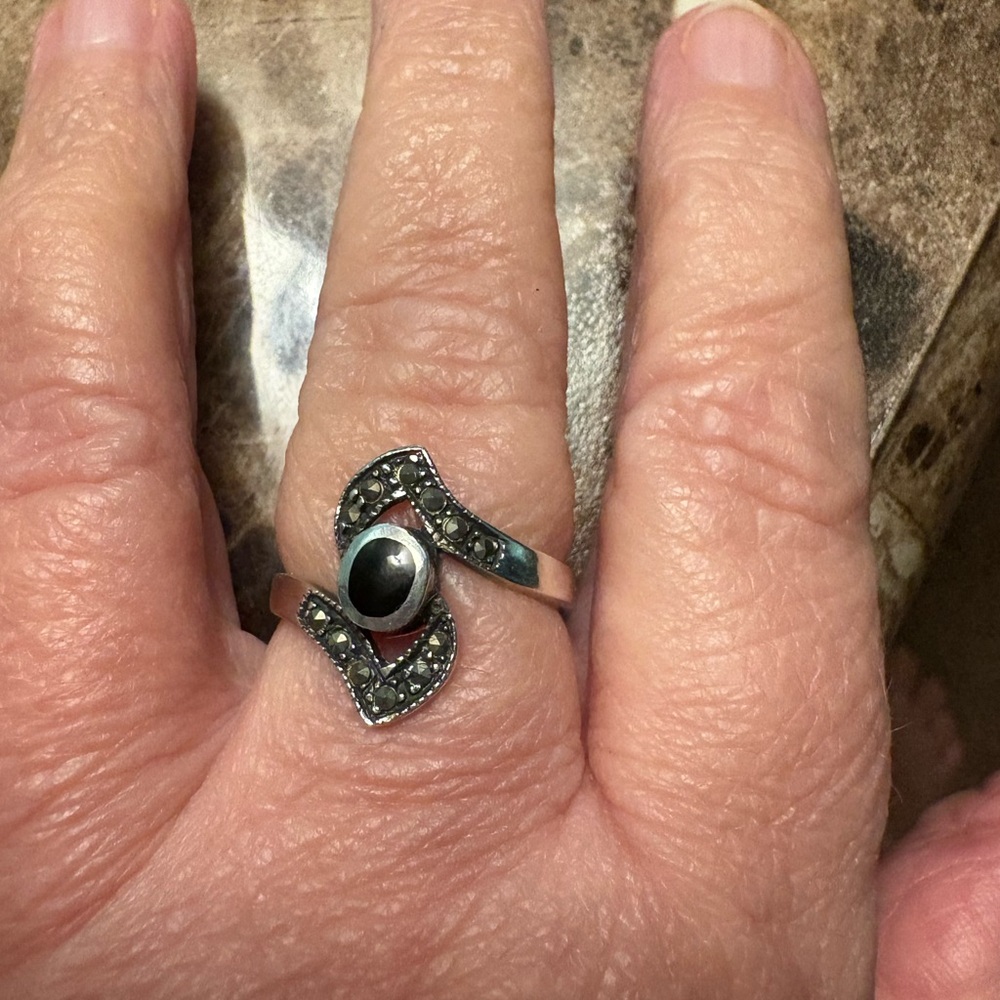 GUC stamped .925 marcasite ring size 8.5